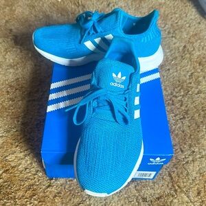 Adidas swift run size 7 / 5.5Y